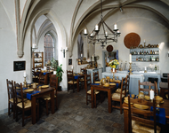 849867 Interieur van het restaurant in het voormalige klooster Mariënberg (Benschopperstraat 43) te IJsselstein